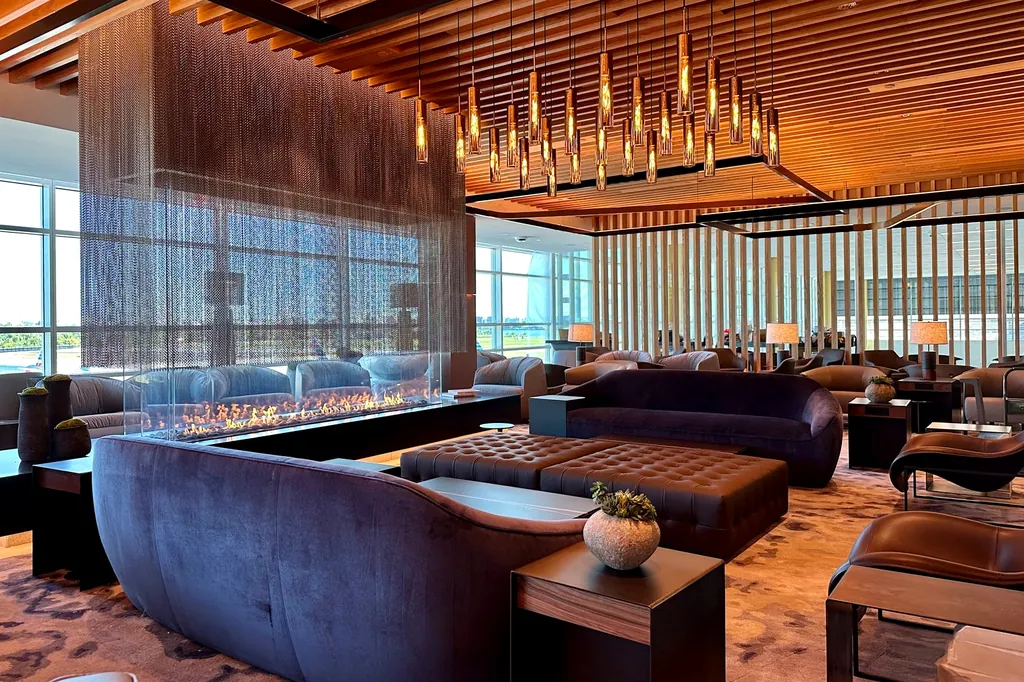 Admirals Club access