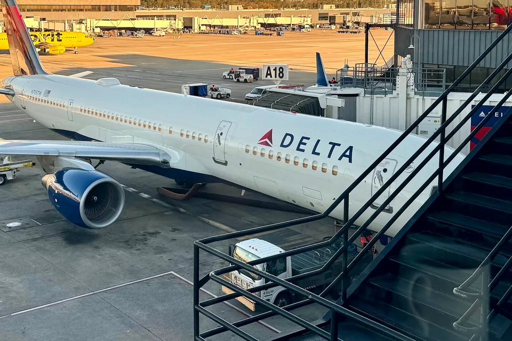 Delta Amex card benefits